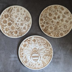 Houten Pannenonderzetters met Bloemen en Bijtjes